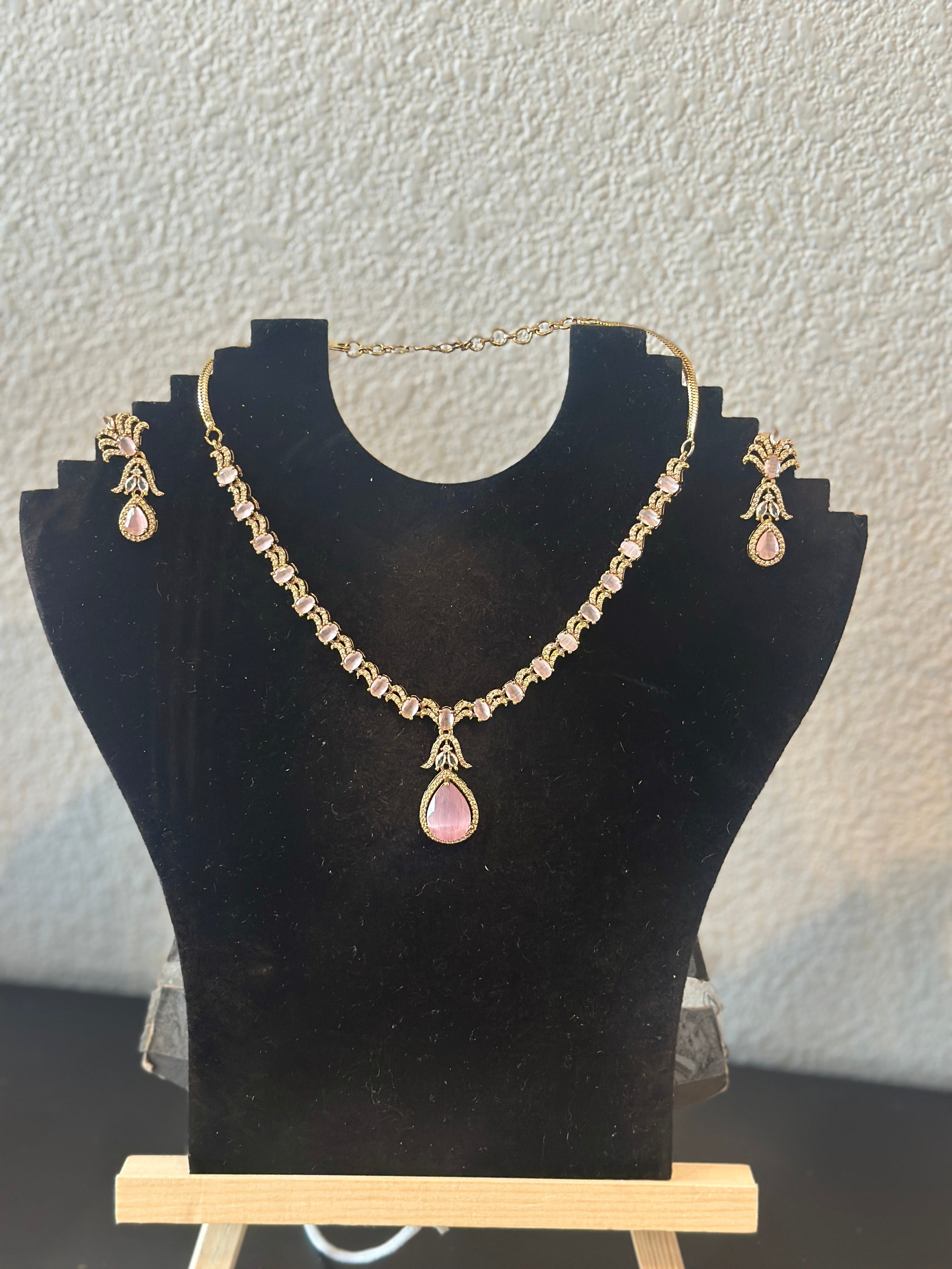 AD necklace with earings