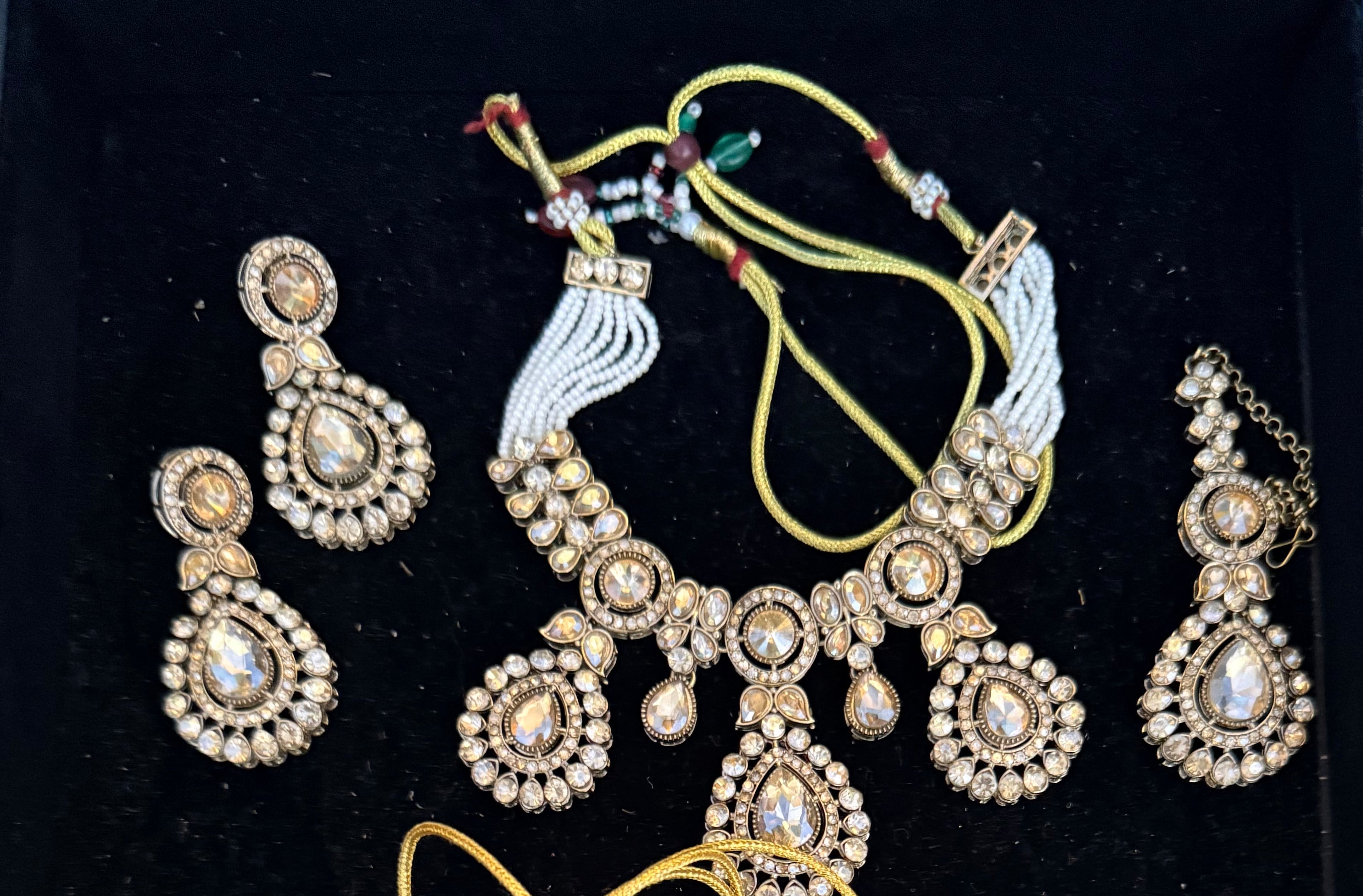 Gold Jewel set with tikka